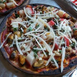 Quick & Easy (& HEALTHY) Mixed Seafood Pizza