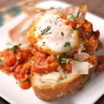 Poached eggs in tomato sauce