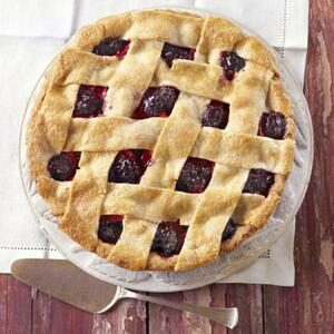 Farmhouse Blackberry & Apple Pie