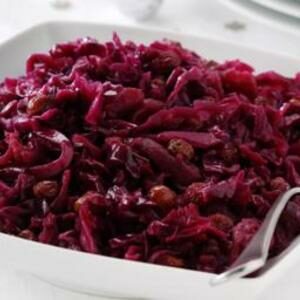 Braised red cabbage with apples and sherry vinegar
