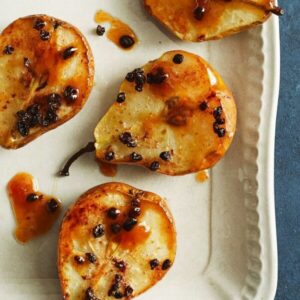 Baked Pear with Cinnamon and Currants